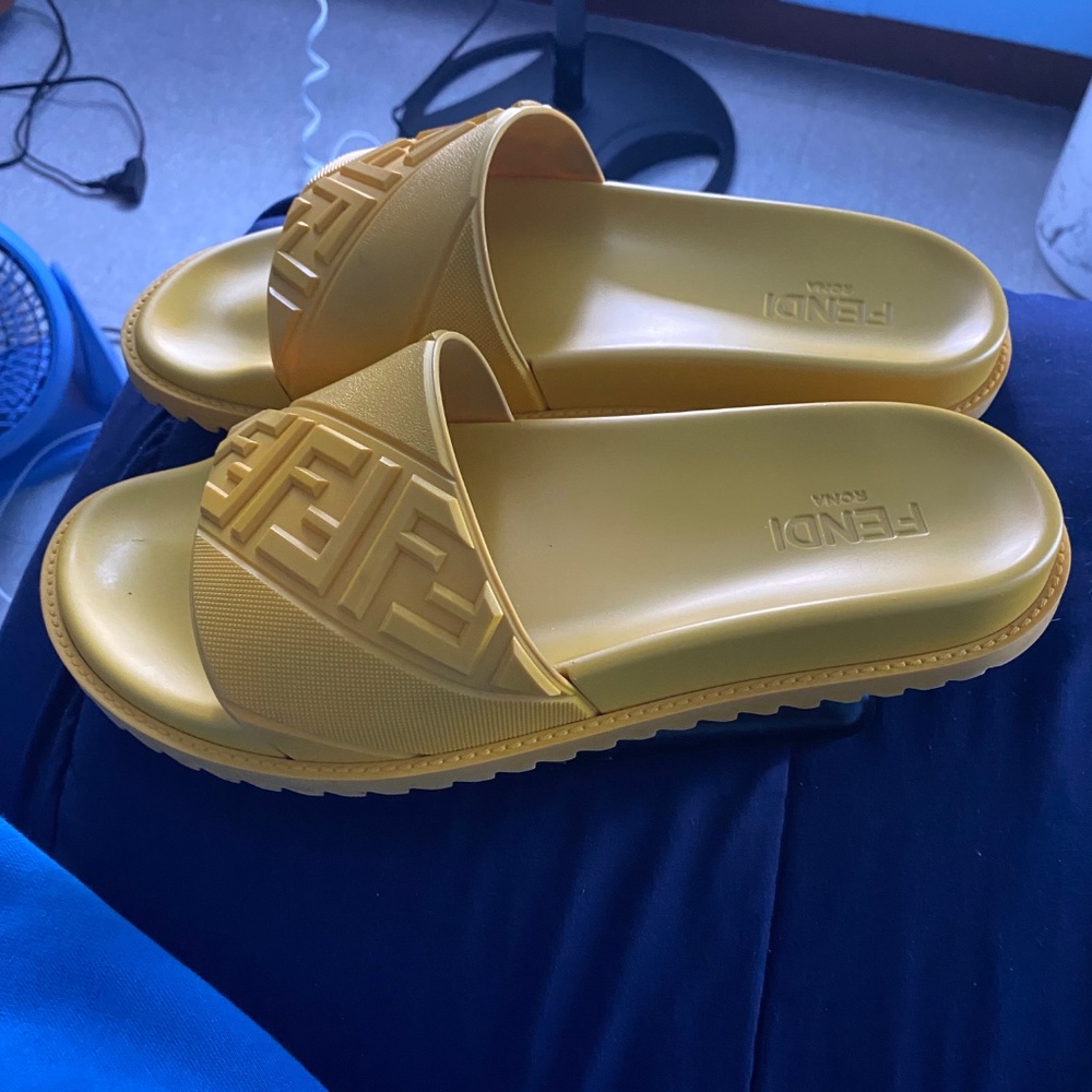 FENDI SLIDES - Picture 5 of 5